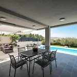 Immortelle With Pool And Sea View * ロバニスカ
