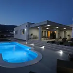 Immortelle With Pool And Sea View ヴィラ ロバニスカ