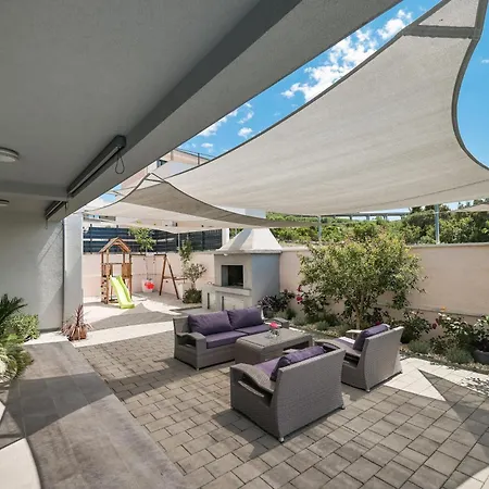 Immortelle With Pool And Sea View Rovanjska
