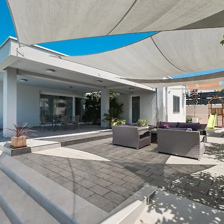 Villa Immortelle With Pool And Sea View