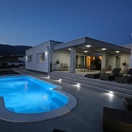 Immortelle With Pool And Sea View Villa Rovanjska