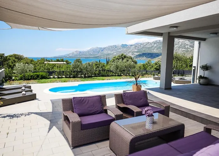 Immortelle With Pool And Sea View Rovanjska