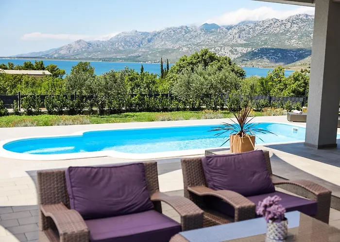 Immortelle With Pool And Sea View