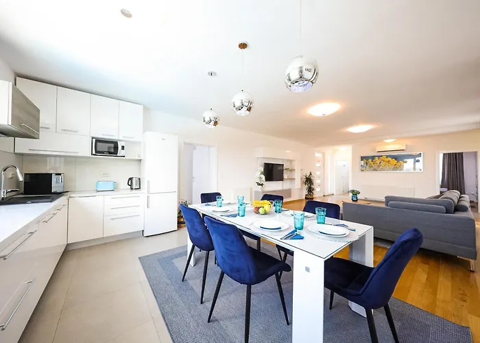 Vila Immortelle With Pool And Sea View Rovanjska
