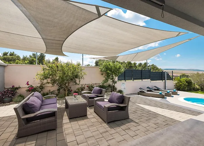 Immortelle With Pool And Sea View Vila