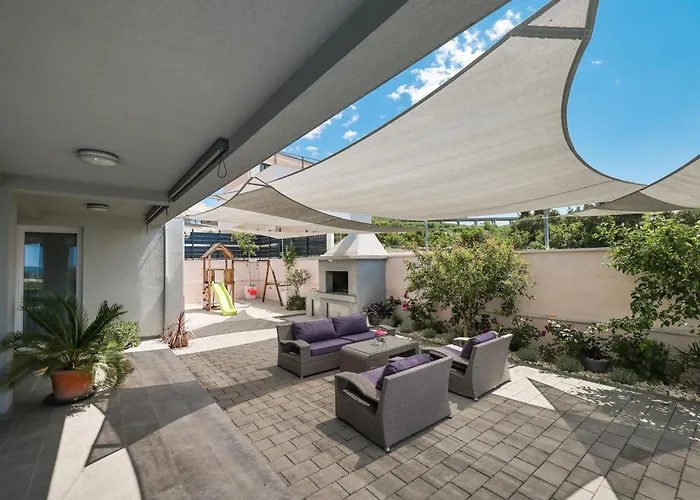 Immortelle With Pool And Sea View Rovanjska
