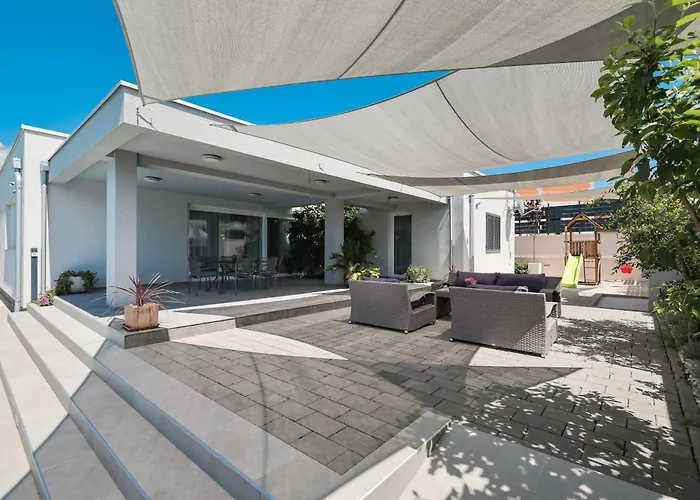 Vila Immortelle With Pool And Sea View