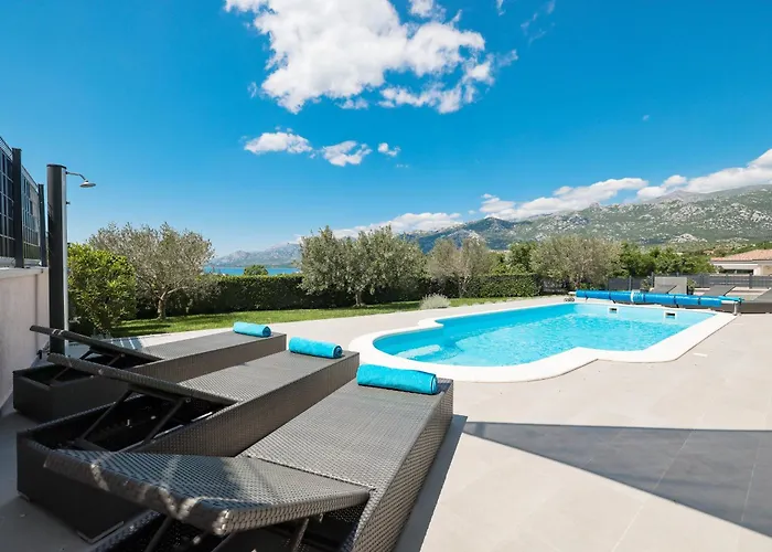 Immortelle With Pool And Sea View Rovanjska