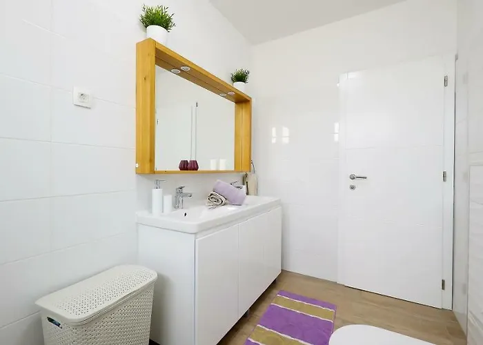 Immortelle With Pool And Sea View