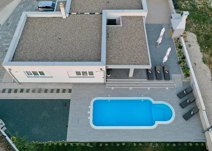 Immortelle With Pool And Sea View