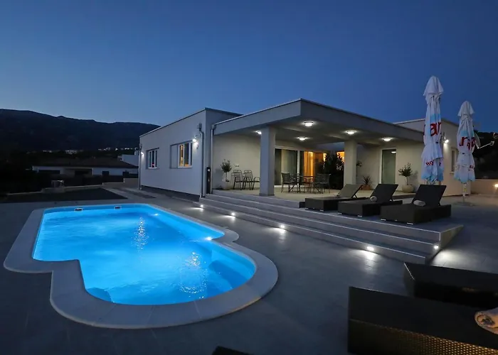 Immortelle With Pool And Sea View Vila Rovanjska