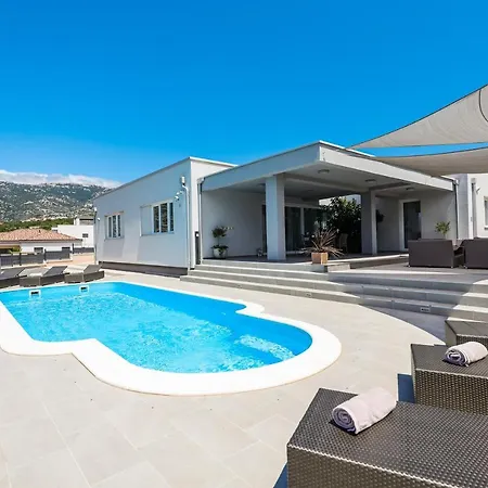 ヴィラ Immortelle With Pool And Sea View *