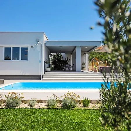 ヴィラ Immortelle With Pool And Sea View *