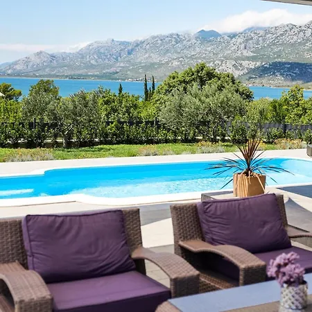 Immortelle With Pool And Sea View