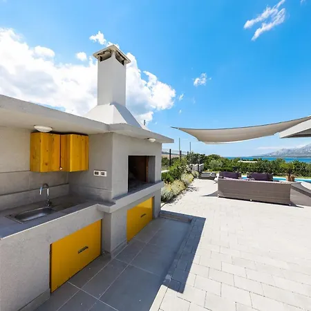 Immortelle With Pool And Sea View