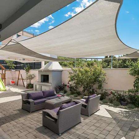 ヴィラ Immortelle With Pool And Sea View