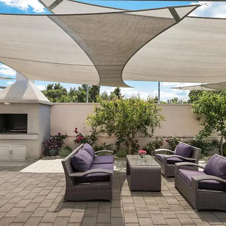 ヴィラ Immortelle With Pool And Sea View ロバニスカ