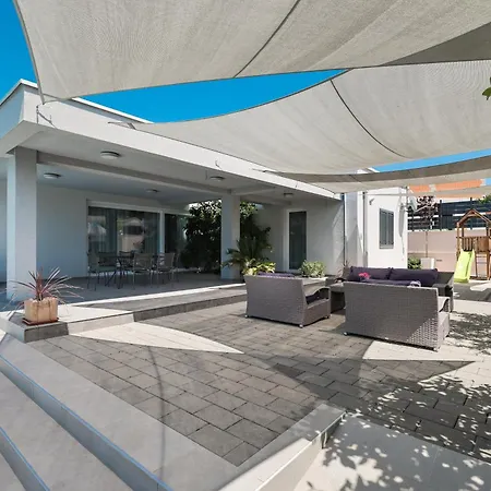 ヴィラ Immortelle With Pool And Sea View