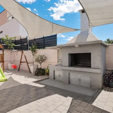 Immortelle With Pool And Sea View ヴィラ ロバニスカ