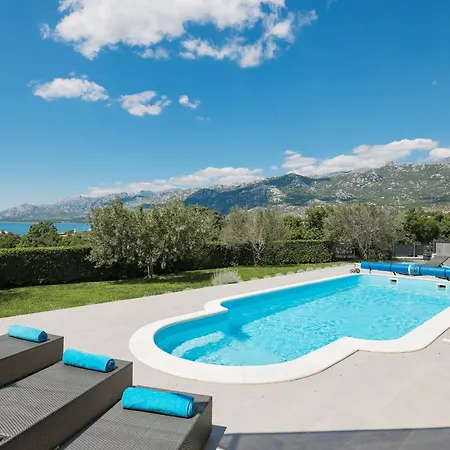 ヴィラ Immortelle With Pool And Sea View ロバニスカ