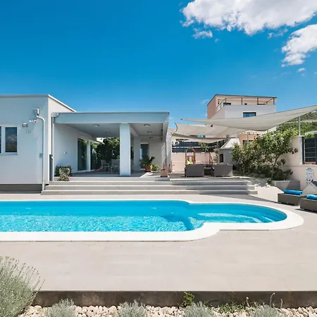 Immortelle With Pool And Sea View * ロバニスカ