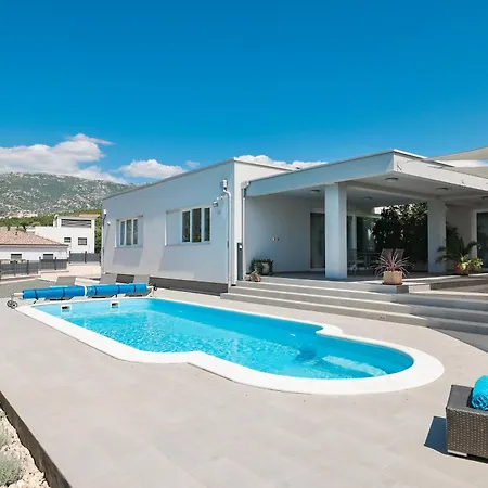 ヴィラ Immortelle With Pool And Sea View