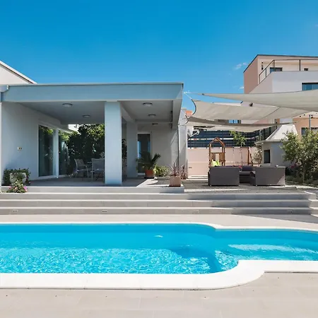 Immortelle With Pool And Sea View ヴィラ ロバニスカ