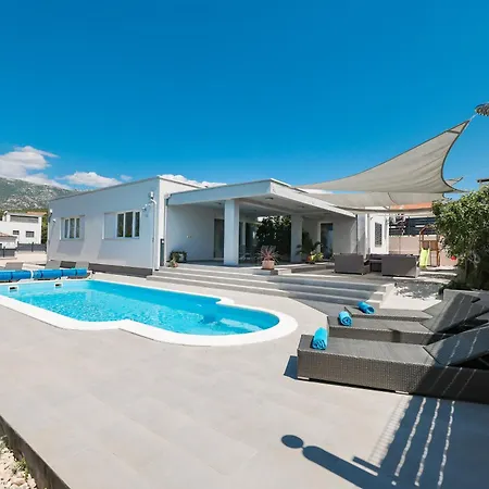 Immortelle With Pool And Sea View ロバニスカ