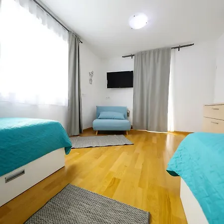 Immortelle With Pool And Sea View Rovanjska