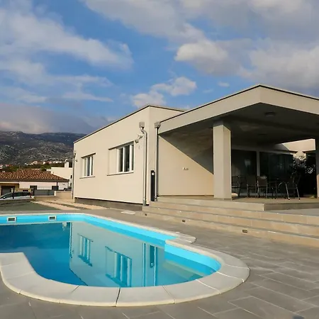 ヴィラ Immortelle With Pool And Sea View