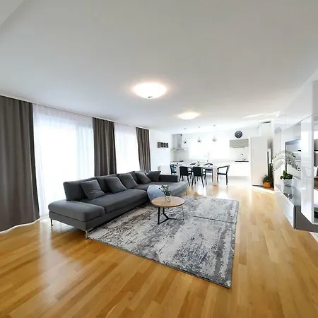 ヴィラ Immortelle With Pool And Sea View