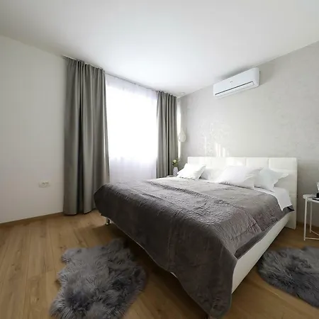 ヴィラ Immortelle With Pool And Sea View ロバニスカ