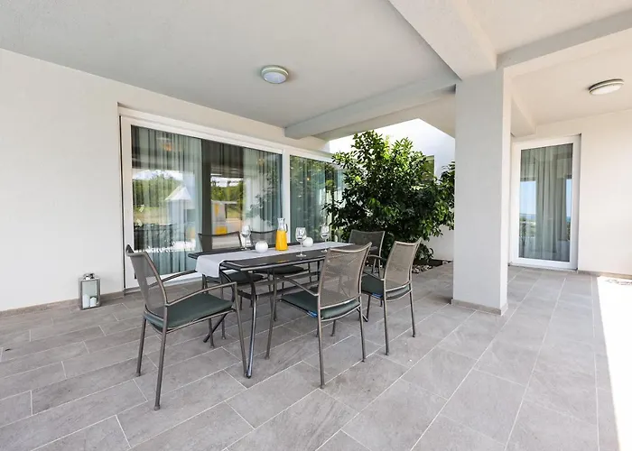 Immortelle With Pool And Sea View *