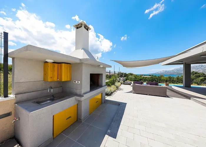 Immortelle With Pool And Sea View